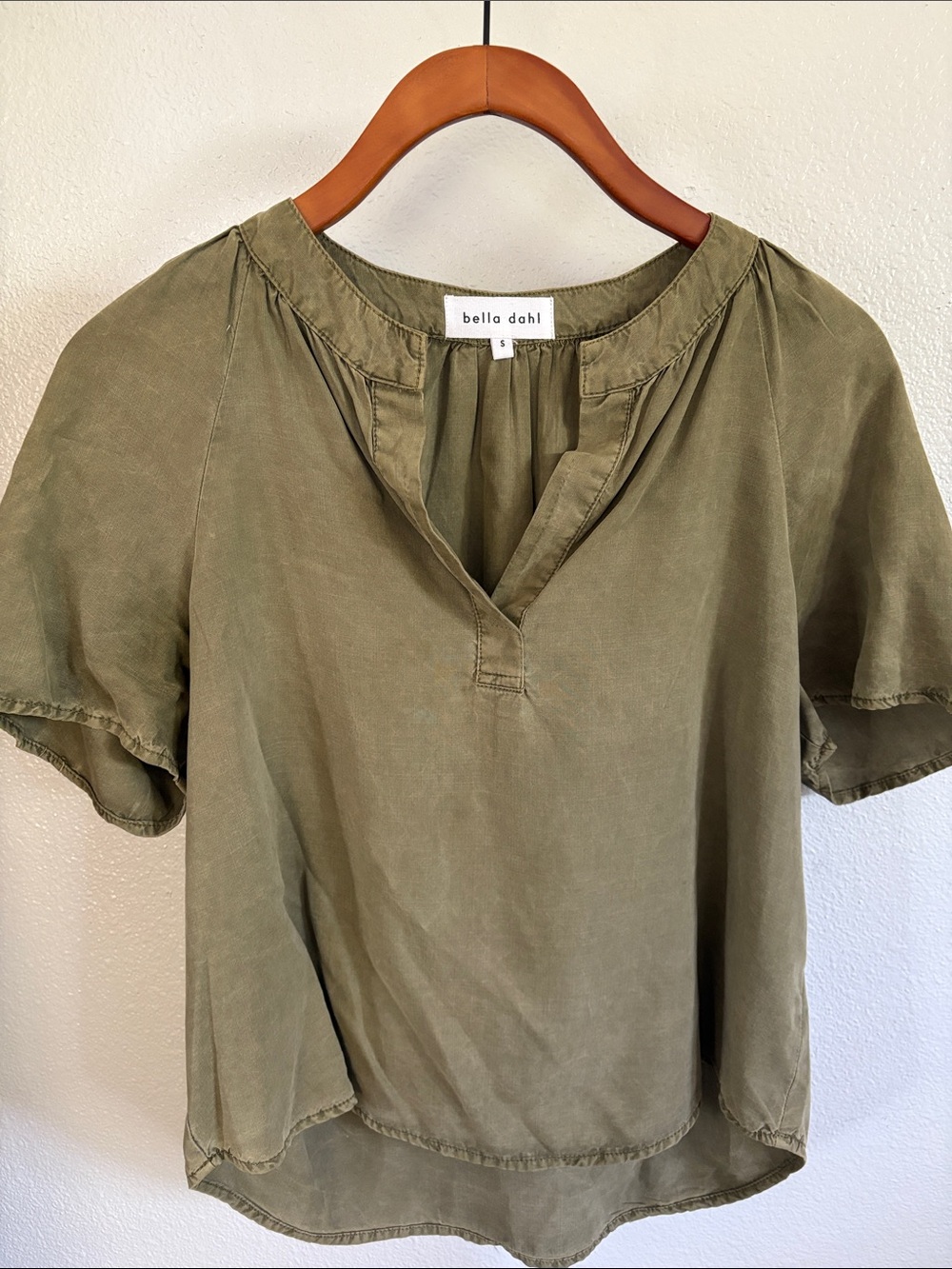 Bella Dahl Olive Split-Neck Short Sleeve Top